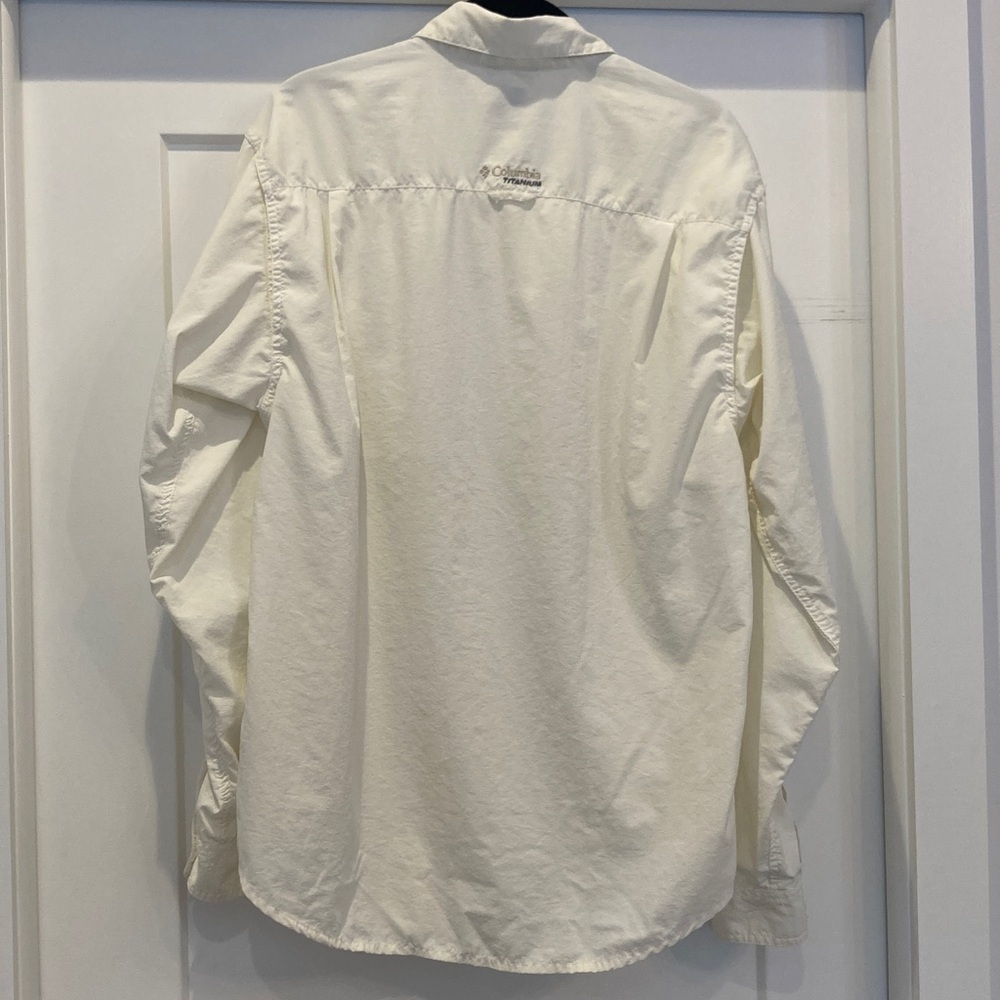 Columbia Titanium Men's Off-White Button-Down Shirt - Picture 3 of 8